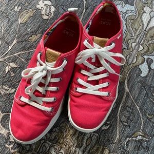 EUC: Tom's Red Canvas Sneaker Size 8